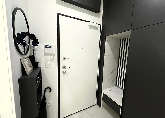 Bellamy-Modern Studio Apartment,Free Garage
