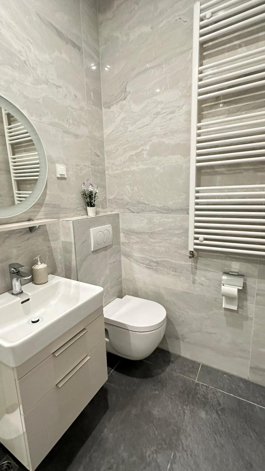 Bellamy-modern Apartment,free Garage Apartment *