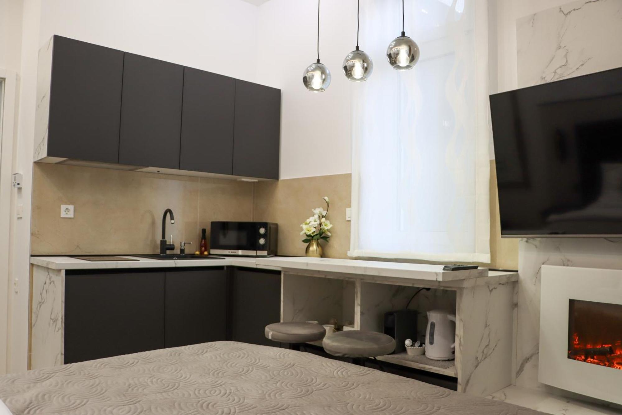 Bellamy-modern Apartment,free Garage *